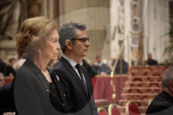 ROYALS - Abschied von Benedikt XVI: Königin Sofia am dritten Tag der Aufbahrung des früheren Papstes im Petersdom