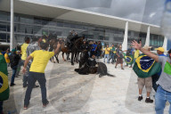 NEWS - Brasilia: Bolsonaro- Anhänger stürmen Präsidentenpalast