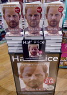 ROYALS - Schon zum halben Preis zu haben: Das Buch von Prinz Harry "Spare"