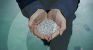 FEATURE -   Schutzhelm für Arbeiter aus recycelten Muscheln
