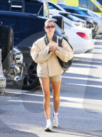 Hailey Bieber Looking Chic In Beige Work Out Wear