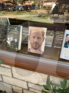 ROYALS - Prinz Harrys Memoiren "SPARE" in der einzigen Buchhandlung in seiner Wahlheimat Montecito