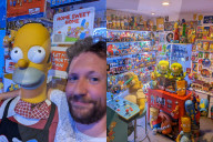 FEATURE - Michael Irving hat ein ganzes Zimmer seinen Simpsons Erinnerungsstücken gewidmet