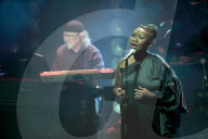 Julia Sarr est une chanteuse, auteure-compositrice et productrice, à la voix mezzo-soprano, née à Dakar, au Sénégal. Chanteuse soliste et choriste, elle a collaboré avec de nombreux artistes.