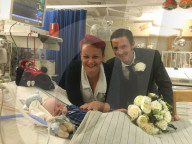 SCHICKSALE - Kate und Andy Goodall verlieren ihr Baby wegen eines bösartigen Tumors im Zentralnervensystem des Kindes