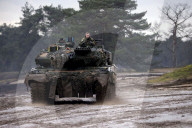 NEWS - Ein Leopard 2 A6 Kampfpanzer beim Besuch von Bundesverteidigungsminister Boris Pistorius beim Panzerbataillon 203