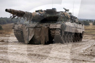 NEWS - Ein Leopard 2 A6 Kampfpanzer beim Besuch von Bundesverteidigungsminister Boris Pistorius beim Panzerbataillon 203