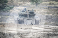 NEWS - Ein Leopard 2 A6 Kampfpanzer beim Besuch von Bundesverteidigungsminister Boris Pistorius beim Panzerbataillon 203