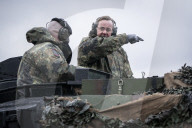NEWS - Ein Leopard 2 A6 Kampfpanzer beim Besuch von Bundesverteidigungsminister Boris Pistorius beim Panzerbataillon 203