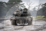 NEWS - Ein Leopard 2 A6 Kampfpanzer beim Besuch von Bundesverteidigungsminister Boris Pistorius beim Panzerbataillon 203