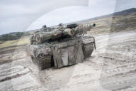 NEWS - Ein Leopard 2 A6 Kampfpanzer beim Besuch von Bundesverteidigungsminister Boris Pistorius beim Panzerbataillon 203