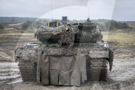 NEWS - Ein Leopard 2 A6 Kampfpanzer beim Besuch von Bundesverteidigungsminister Boris Pistorius beim Panzerbataillon 203