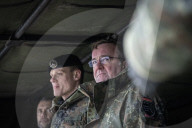 NEWS - Ein Leopard 2 A6 Kampfpanzer beim Besuch von Bundesverteidigungsminister Boris Pistorius beim Panzerbataillon 203
