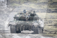 NEWS - Ein Leopard 2 A6 Kampfpanzer beim Besuch von Bundesverteidigungsminister Boris Pistorius beim Panzerbataillon 203