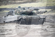 NEWS - Ein Leopard 2 A6 Kampfpanzer beim Besuch von Bundesverteidigungsminister Boris Pistorius beim Panzerbataillon 203
