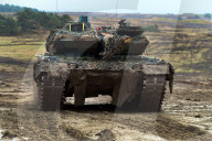 NEWS - Ein Leopard 2 A6 Kampfpanzer beim Besuch von Bundesverteidigungsminister Boris Pistorius beim Panzerbataillon 203