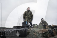 NEWS - Ein Leopard 2 A6 Kampfpanzer beim Besuch von Bundesverteidigungsminister Boris Pistorius beim Panzerbataillon 203