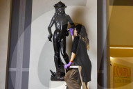FEATURE - Die letzten Objekte werden für die Ausstellung "Donatello: Sculpting the Renaissance" im V&A, London, aufgestellt