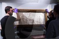 FEATURE - Die letzten Objekte werden für die Ausstellung "Donatello: Sculpting the Renaissance" im V&A, London, aufgestellt