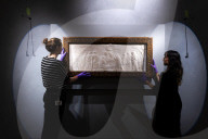 FEATURE - Die letzten Objekte werden für die Ausstellung "Donatello: Sculpting the Renaissance" im V&A, London, aufgestellt