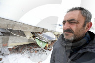 NEWS - Erdbeben Türkei-Syrien: Zerstörte Bauten unter Schnee