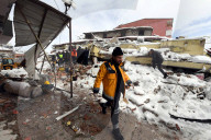 NEWS - Erdbeben Türkei-Syrien: Zerstörte Bauten unter Schnee