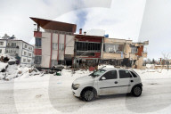 NEWS - Erdbeben Türkei-Syrien: Zerstörte Bauten unter Schnee