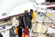 NEWS - Erdbeben Türkei-Syrien: Zerstörte Bauten unter Schnee