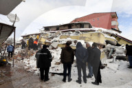 NEWS - Erdbeben Türkei-Syrien: Zerstörte Bauten unter Schnee