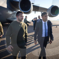 NEWS -  Ukrainischer PrÃ¤sident Selenskyj wird nach seiner Ankunft in Grossbritannien von Rishi Sunak begrÃ¼ÃŸt