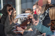 PEOPLE - Berlinale 2023: Anne Hathaway beim Photocall zum Kinofilm 'She Came to Me' 