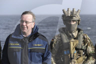NEWS - Boris Pistorius beim Antrittsbesuch des Verteidigungsministers auf dem Marinestützpunkt Eckernförde