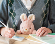 FEATURE -  Kuscheltiere für die perfekte Körperhaltung am Schreibtisch