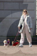 PEOPLE - Michelle Hunziker spaziert mit ihren Töchtern in Mailand