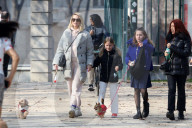 PEOPLE - Michelle Hunziker spaziert mit ihren Töchtern in Mailand