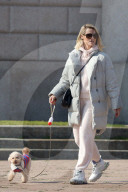 PEOPLE - Michelle Hunziker spaziert mit ihren Töchtern in Mailand