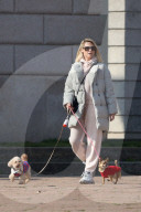 PEOPLE - Michelle Hunziker spaziert mit ihren Töchtern in Mailand