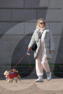 PEOPLE - Michelle Hunziker spaziert mit ihren Töchtern in Mailand