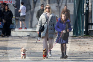 PEOPLE - Michelle Hunziker spaziert mit ihren Töchtern in Mailand