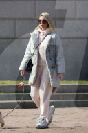 PEOPLE - Michelle Hunziker spaziert mit ihren Töchtern in Mailand