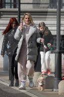 PEOPLE - Michelle Hunziker spaziert mit ihren Töchtern in Mailand