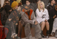 PEOPLE - Avril Lavigne und Tyga bei der Ottolinger-Modenschau in Paris