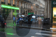NEWS - Paris: Gegen die geplante Rentenreform sammeln die Müllmänner seit Montag in der Hälfte der Arrondissements den Müll nicht mehr ein