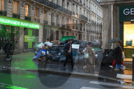 NEWS - Paris: Gegen die geplante Rentenreform sammeln die Müllmänner seit Montag in der Hälfte der Arrondissements den Müll nicht mehr ein