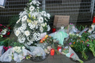 NEWS - Hamburg: Anschlag auf Zeugen Jehovas - Blumen am Ort des Anschlags
