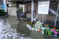 NEWS - Hamburg: Anschlag auf Zeugen Jehovas - Blumen am Ort des Anschlags
