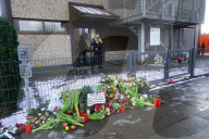 NEWS - Hamburg: Anschlag auf Zeugen Jehovas - Blumen am Ort des Anschlags