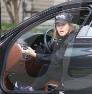 PREMIUM EXCLUSIVE Jennifer Garner without makeup going to MAVEN physical therapy class