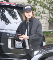 PREMIUM EXCLUSIVE Jennifer Garner without makeup going to MAVEN physical therapy class