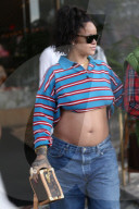PEOPLE - Rihanna zeigt ihren Babybauch